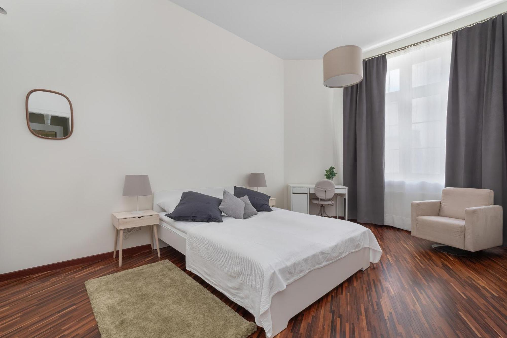 Gustowny Z 2 Sypialniami W Lodzi By Renters *